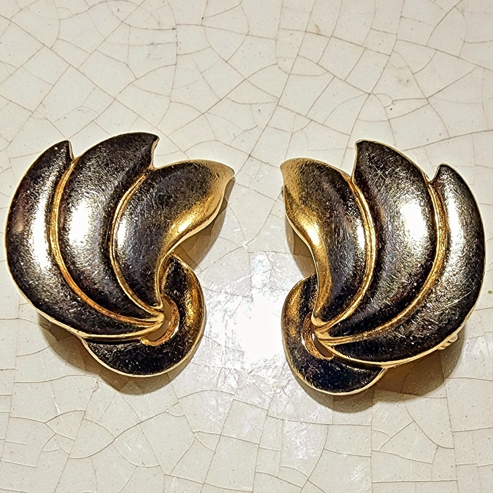 Vintage Monet whimsical fan gold clip on earrings